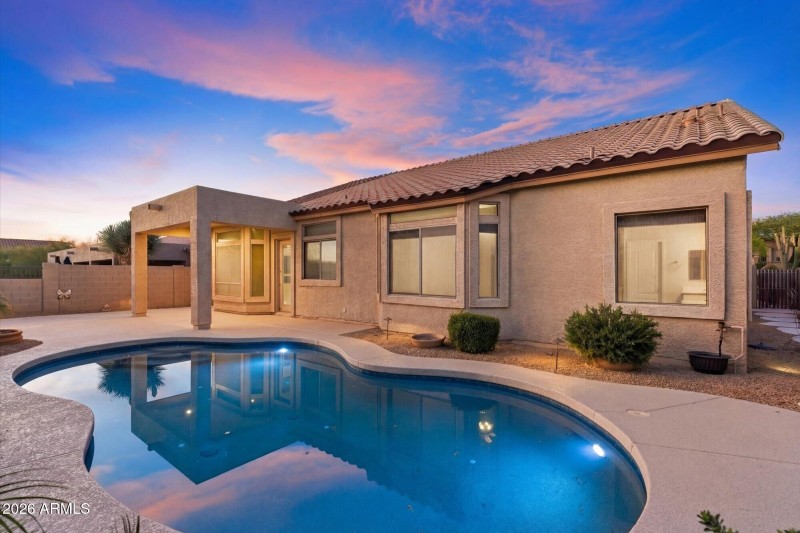 Backyard w Private Pool