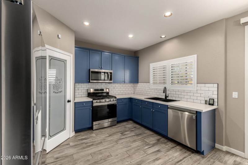 11 - Catherine 40136