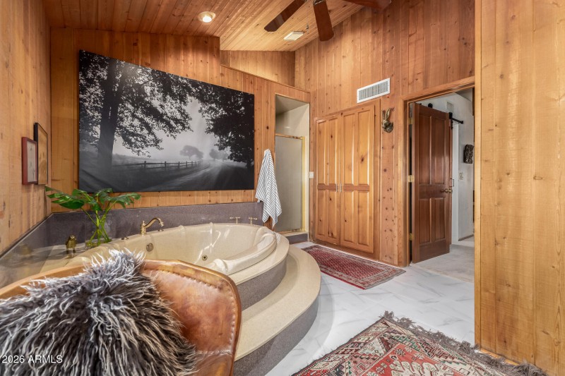 Primary En-Suite Bathroom