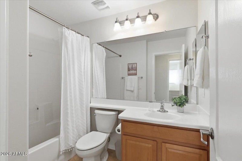 upstairs full bathroom 3