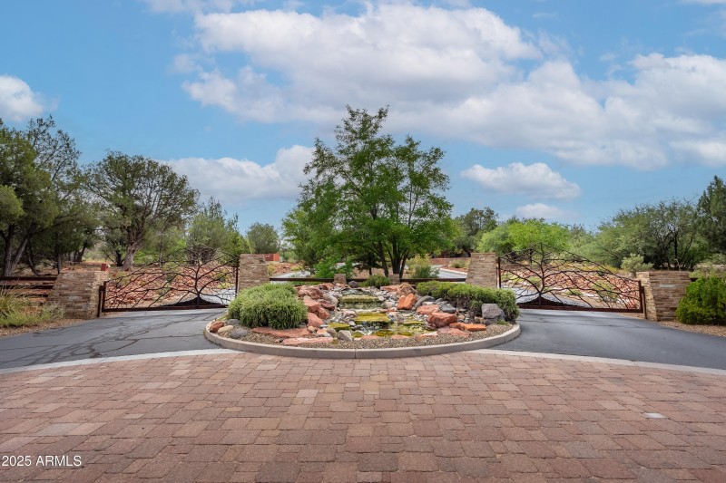 Entrance to Cross Creek Ranch