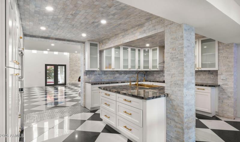 9-web-or-mls-Kitchen11