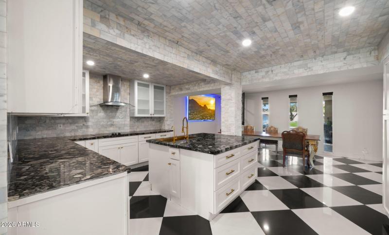 12-web-or-mls-Kitchen9