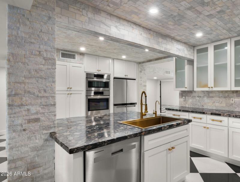 16-web-or-mls-Kitchen5 (2)