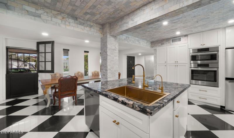 19-web-or-mls-Kitchen6 (2)