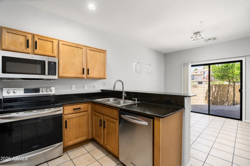 09-7601 E Roosevelt St 1005 (9 of 37)