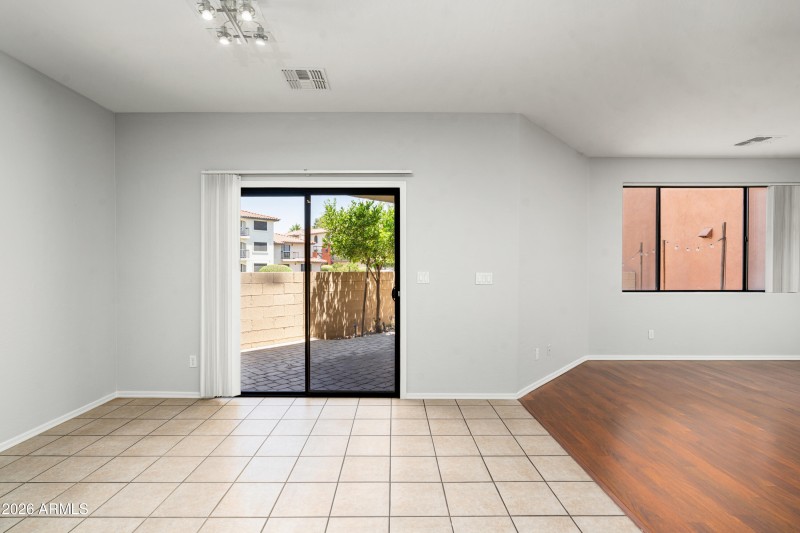 11-7601 E Roosevelt St 1005 (11 of 37)