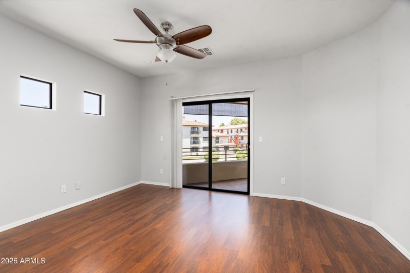 19-7601 E Roosevelt St 1005 (19 of 37)