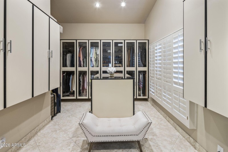 Oversize Custom Closet