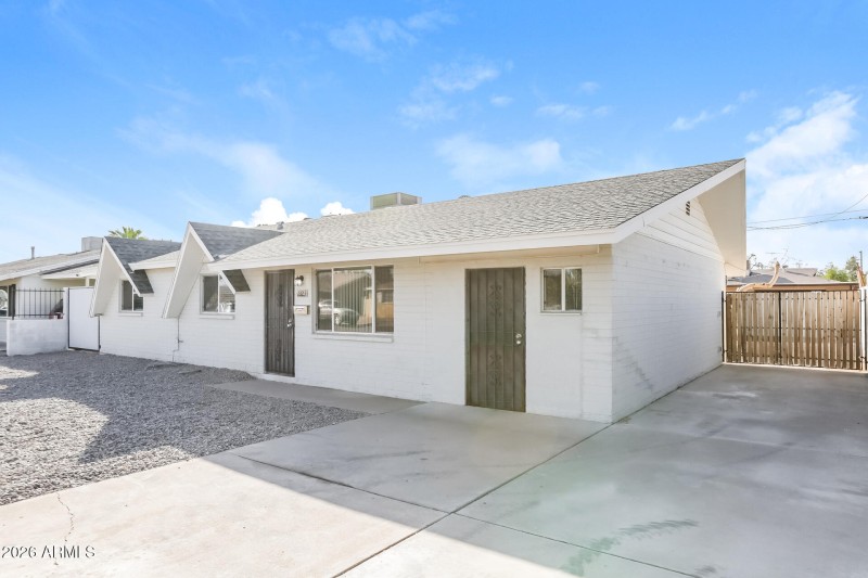 002-photo-front-view-13254533