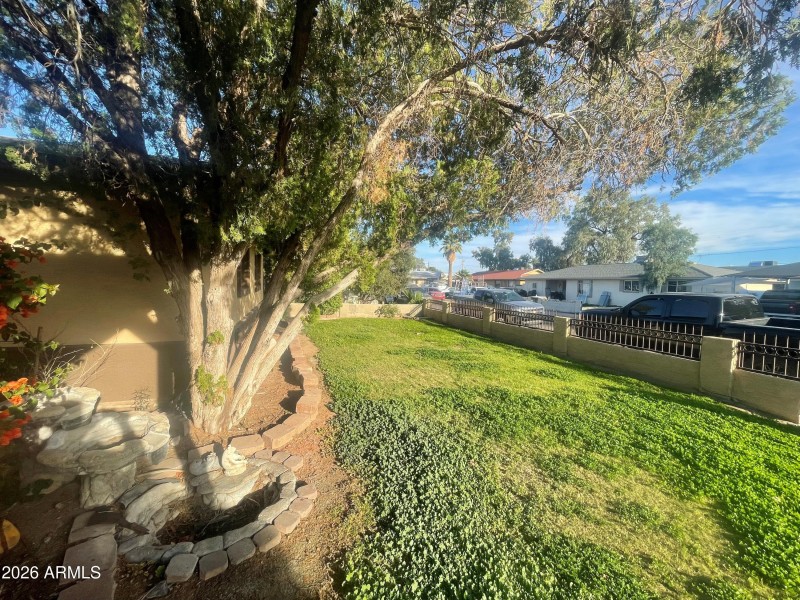 5526 W Indianola Ave 3