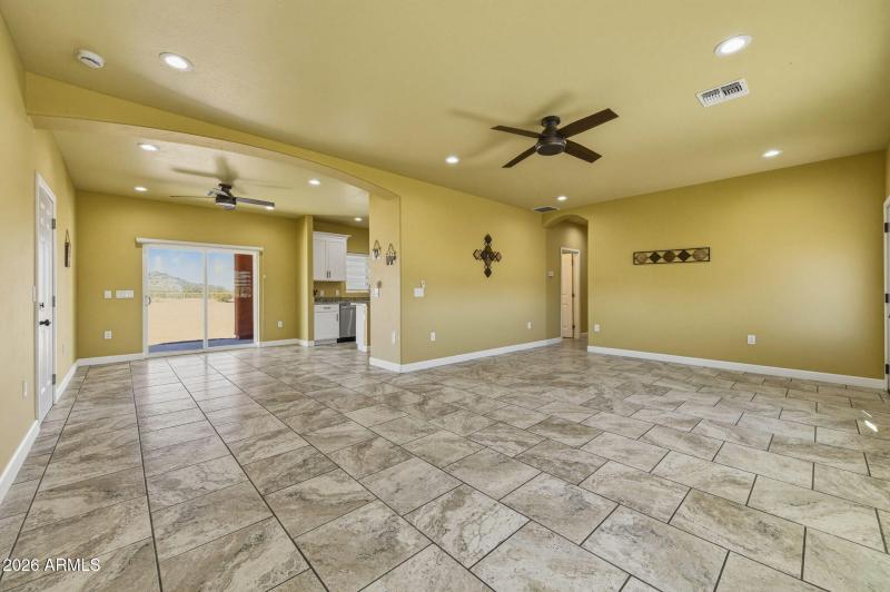 25-web-or-mls-210 N Pettoshas Dr-24