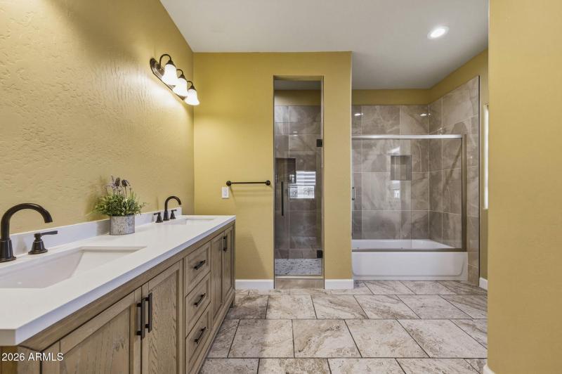 46-web-or-mls-210 N Pettoshas Dr-45