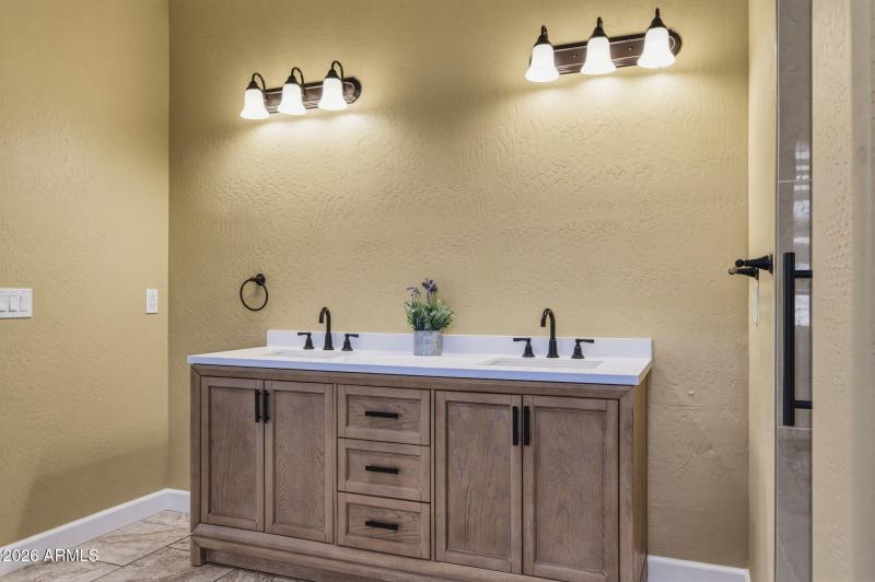 48-web-or-mls-210 N Pettoshas Dr-47