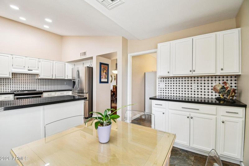 15-web-or-mls-Greenview Dr-S2702-015