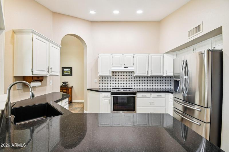 17-web-or-mls-Greenview Dr-S2702-017