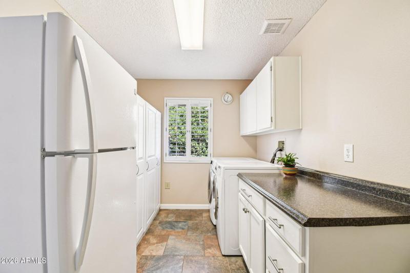 20-web-or-mls-Greenview Dr-S2702-020