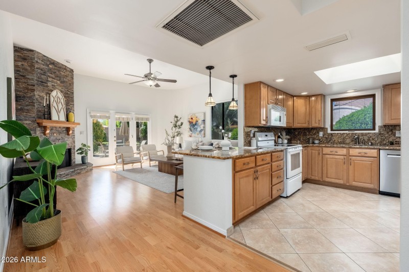 3015 E Coolidge St Unit 2 - 06