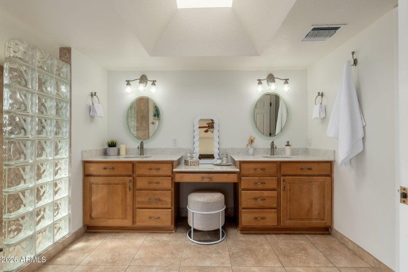 3015 E Coolidge St Unit 2 - 22