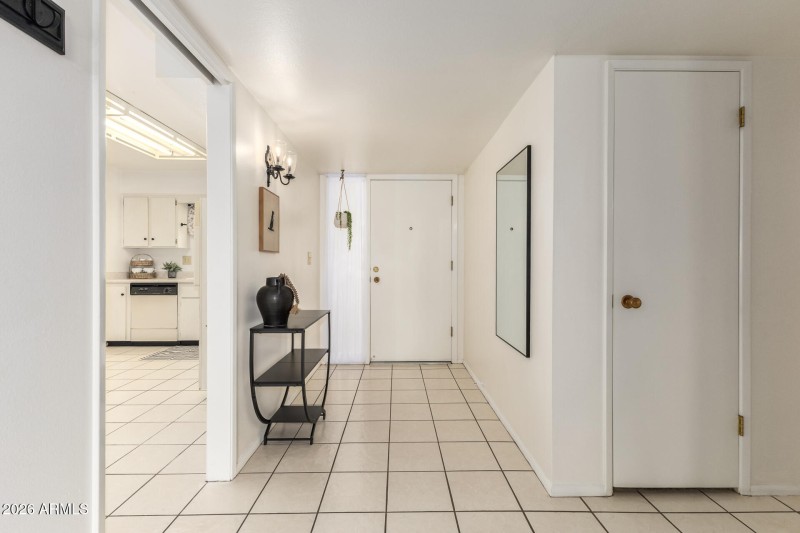 Twin Oaks - Front Entry Way