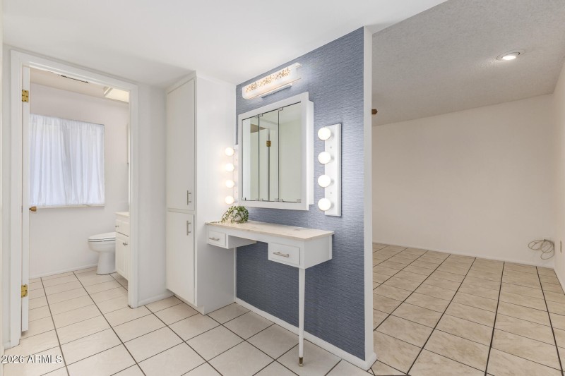 Twin Oaks - Master Suite Entry