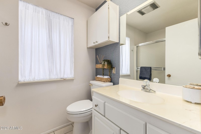 Twin Oaks - Updated ADA Master Bath