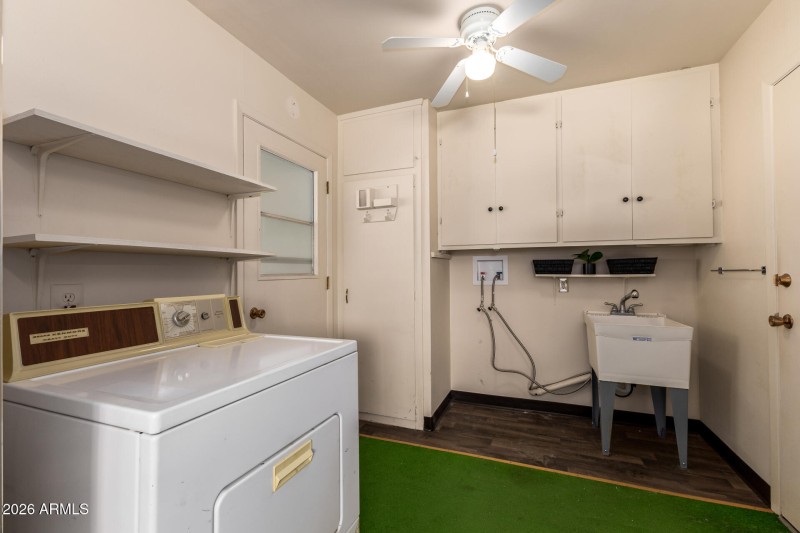 Twin Oaks - Interior Laundry Room/ Sink