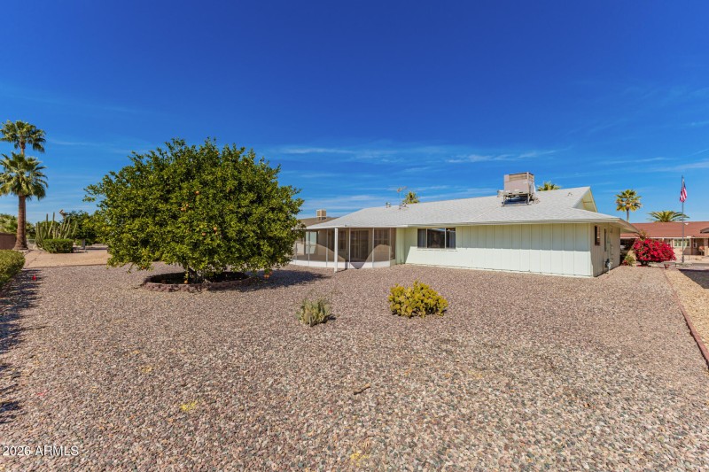 Twin Oaks - Orange Tree & Large Lot