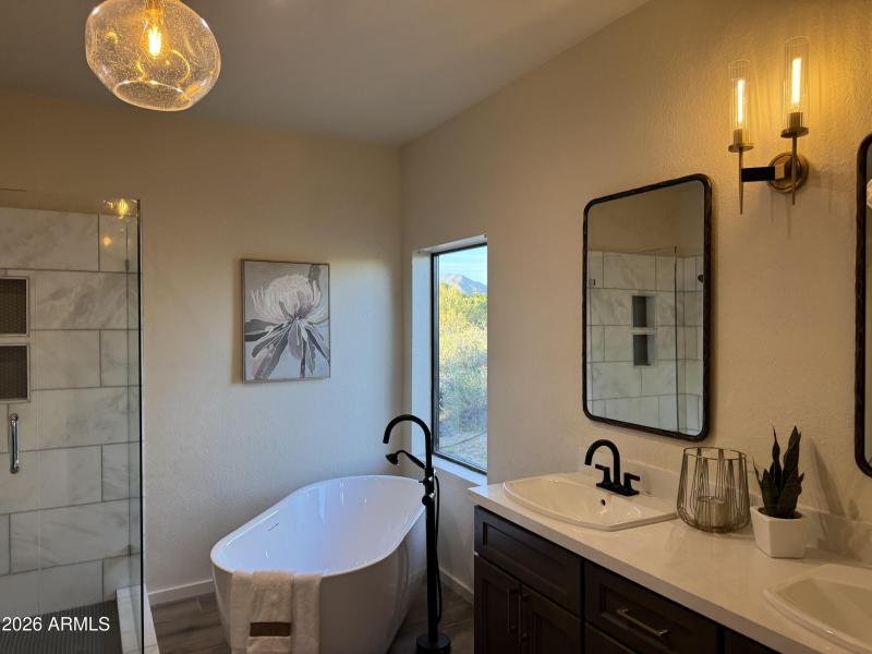 Beautiful Brand New Primary Bath!