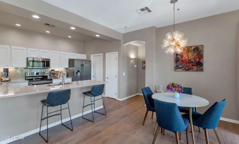 Breakfast bar & Dining area
