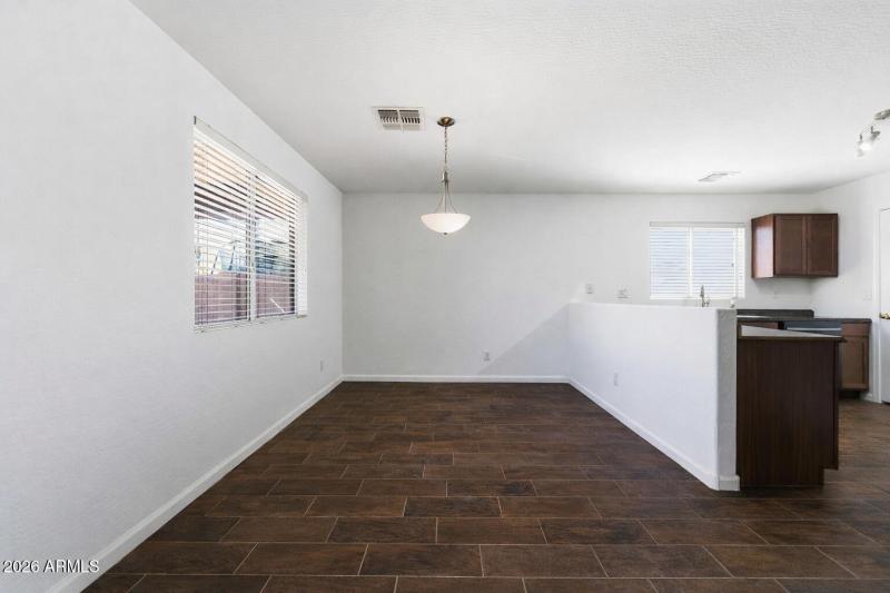 breakfast room clean