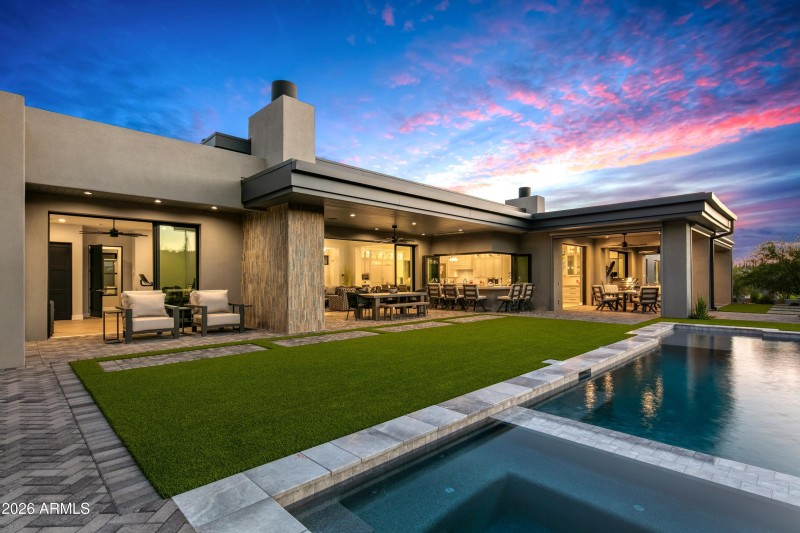 002_Back Exterior Glow