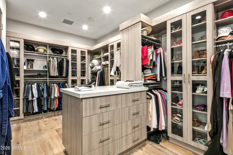 035_Designer Primary Closet