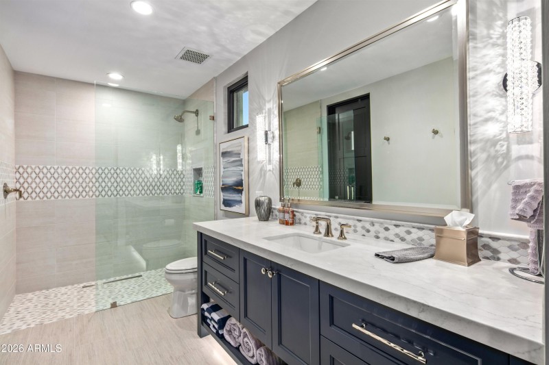 052_Guest House Bath