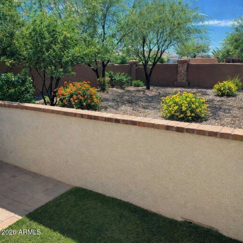 HOA maintains the Exterior