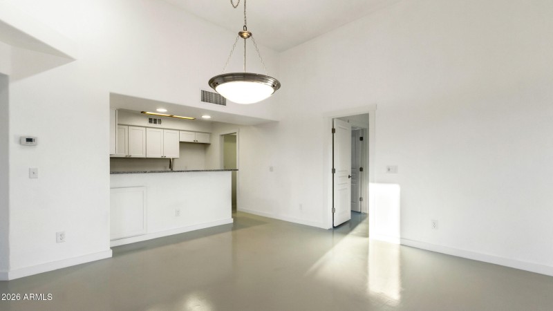 Breakfast bar / dining area