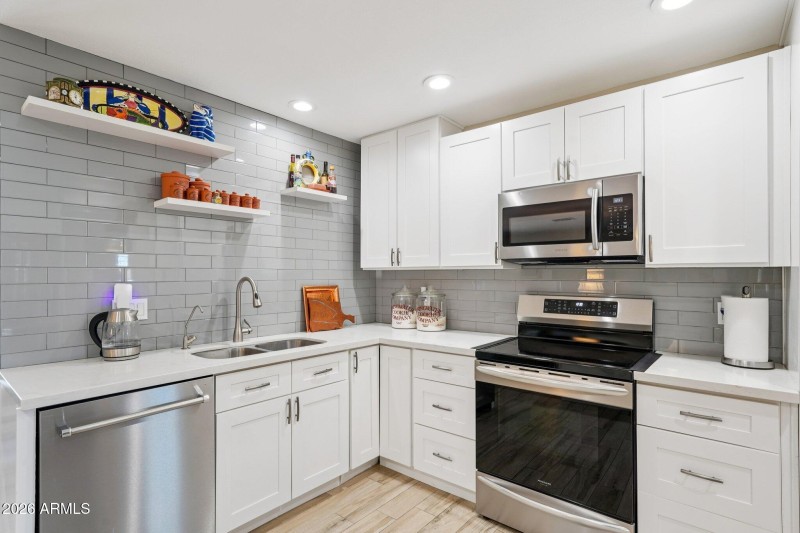 24-web-or-mls-W Foxfire Dr-S0103-024