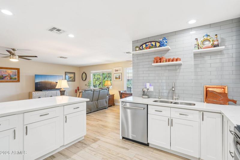 25-web-or-mls-W Foxfire Dr-S0103-025