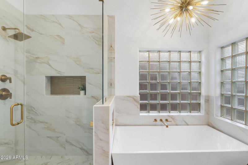 Soaking Tub & Walk-in Shower