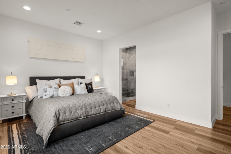 JL_190Arrowhead-interiors-PrimarySuite-0