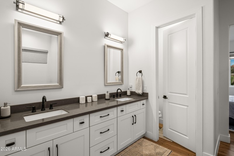 JL_190Arrowhead-interiors-PrimarySuite-0