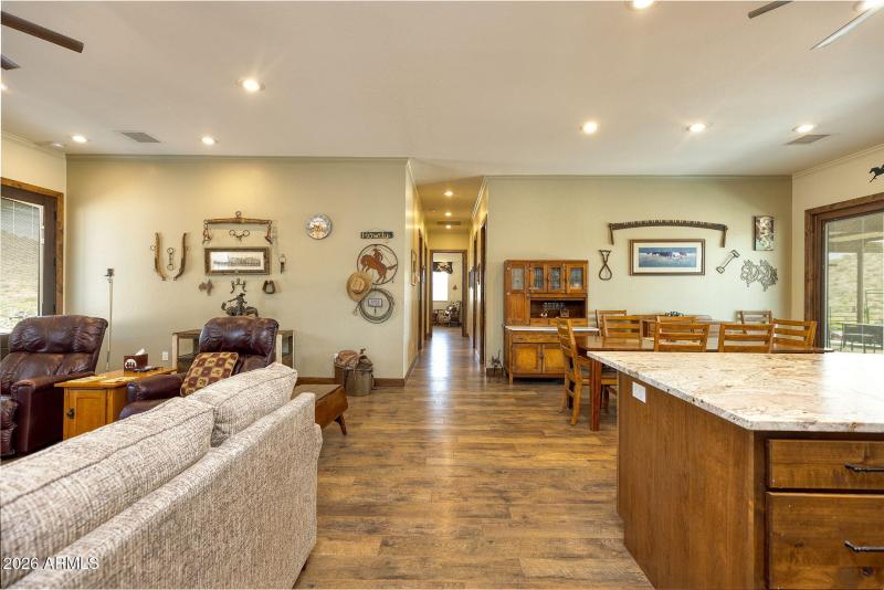 18-web-or-mls-photo(18) 828 N Gun Creek