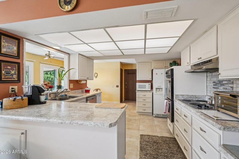 19-web-or-mls-W Wrangler Dr-S0103-019