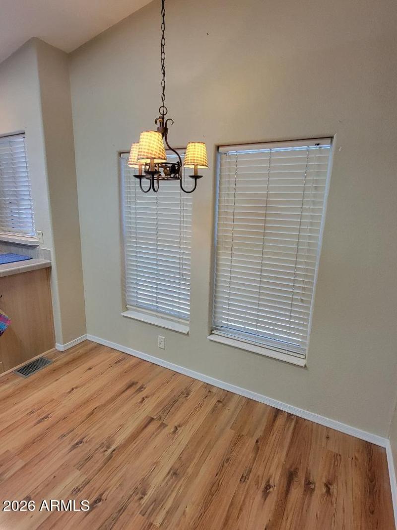 3930 breakfast room area