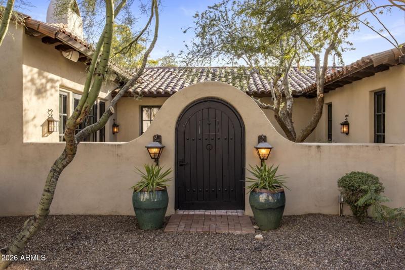 006_BBQ Courtyard Gate