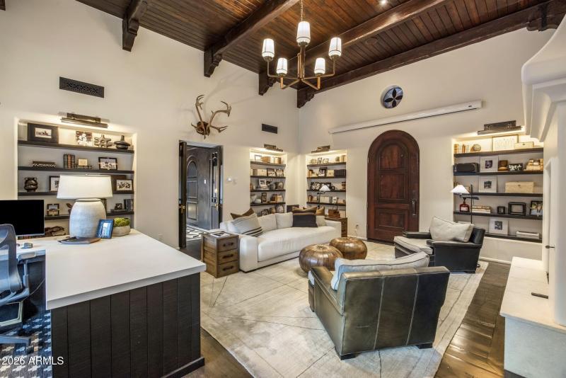 018_Study to Entry Foyer