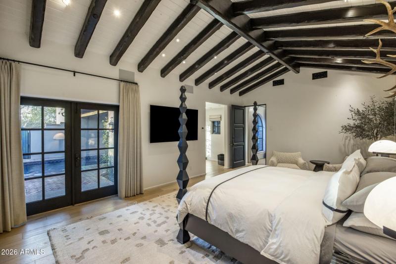 022_Primary Bedroom Detail