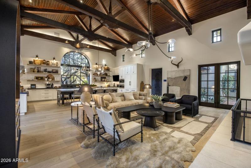 036_Great Room to Kitchen