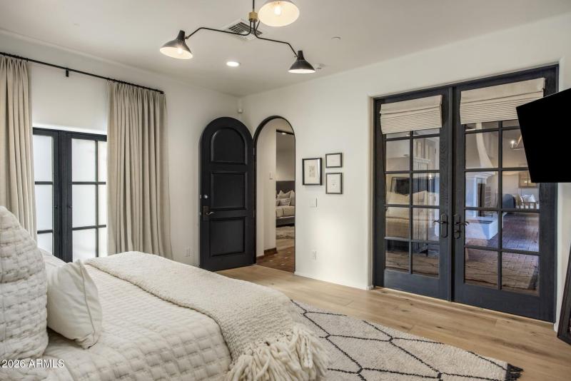 059_Guest Bedroom 3 Detail