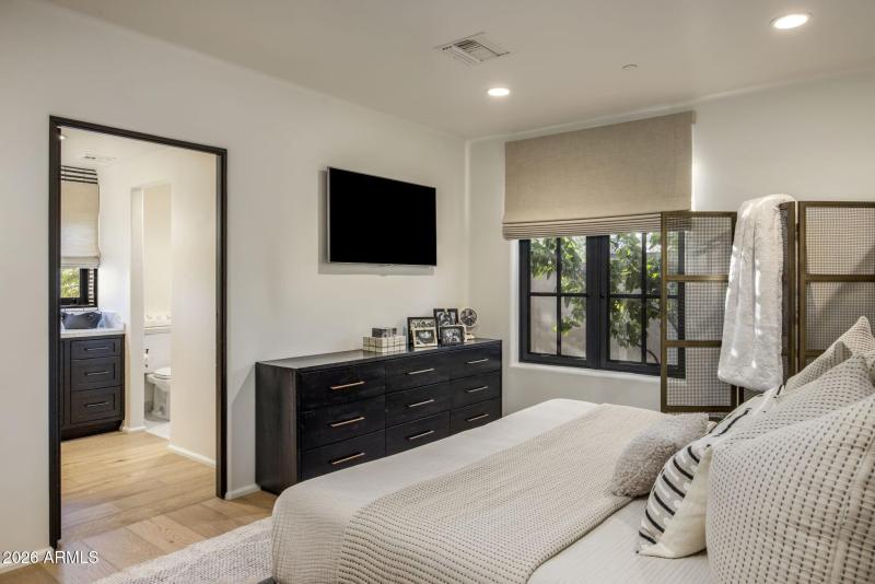 062_Guest Bedroom 4 Bath Entry